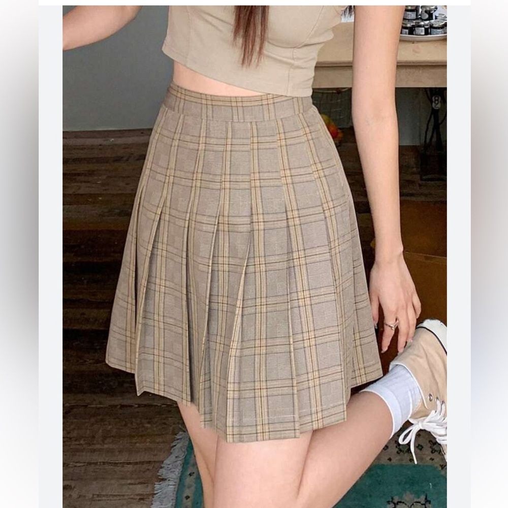 Women's pleated plaid skirt from the Bagatelle collection Size S NWT